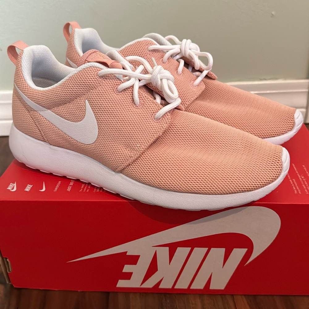 Nike Roshe One Run Coral Stardust Pink White